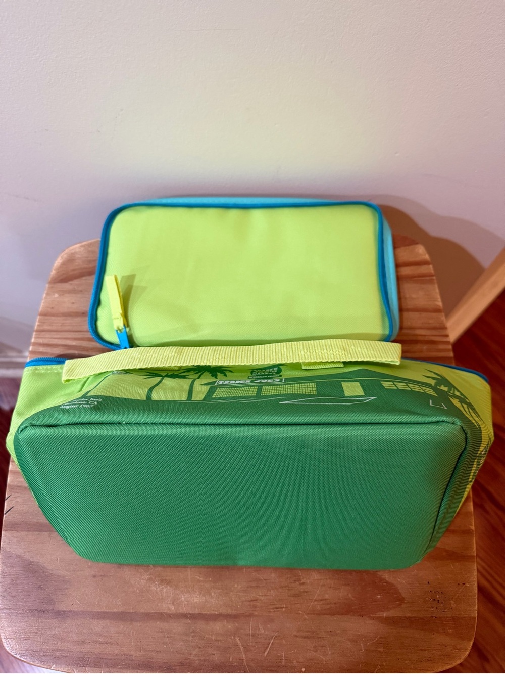 NWT Trader Joe’s Mini Insulated Bag - Cooler Lunch Box Toiletry Bag - Picture 4 of 7